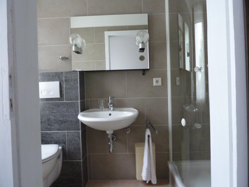 Hotel Zur Heidquelle Бремен Экстерьер фото
