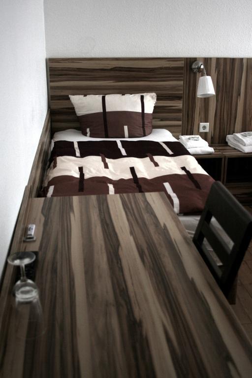 Hotel Zur Heidquelle Бремен Экстерьер фото
